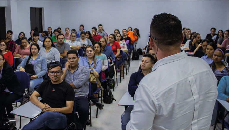 Estudiantes de UNICIENCIA en aula, Bogotá, Bucaramanga y Tunja